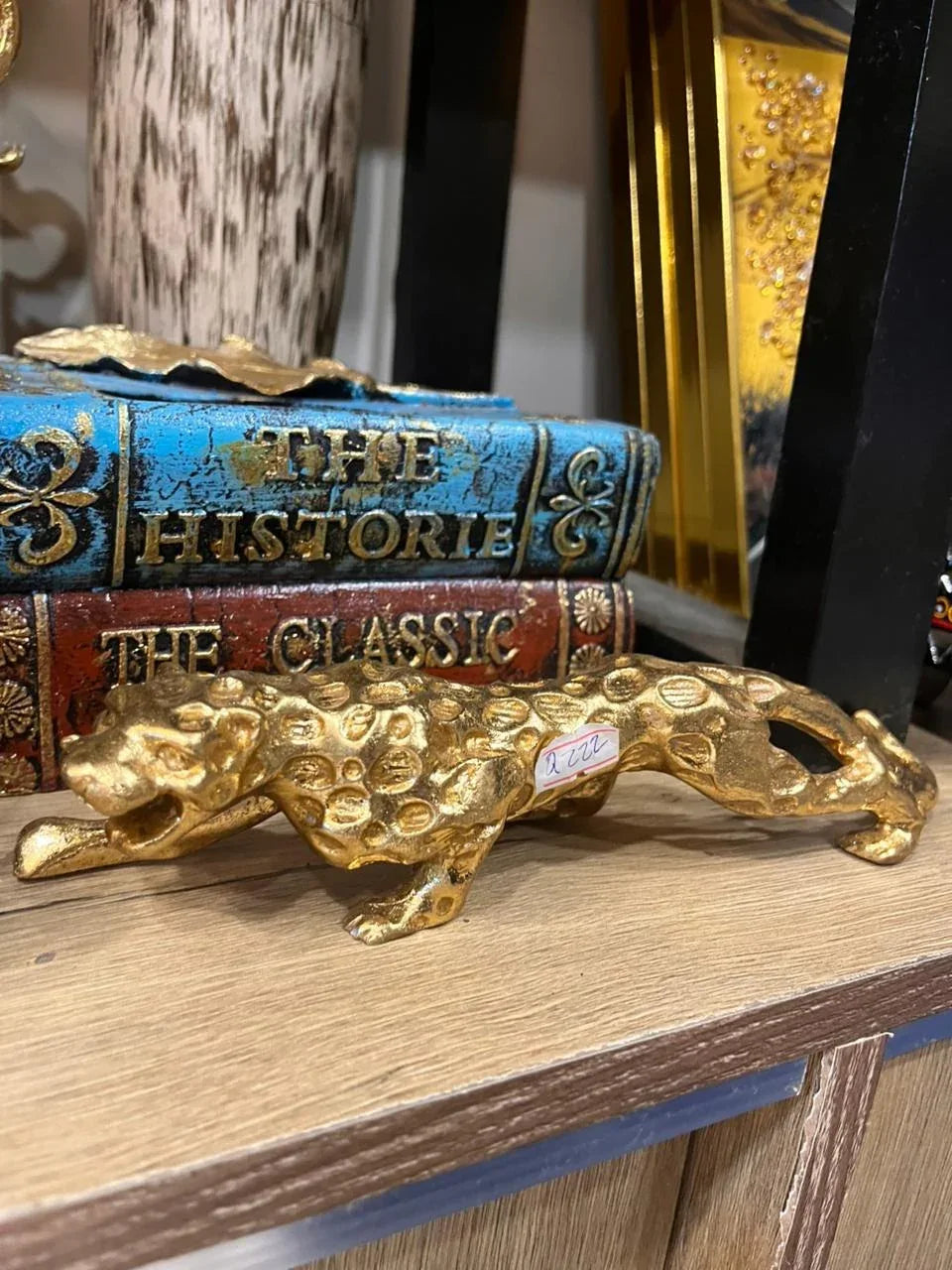 Golden Leopard Showpiece – Small Luxury Figurine