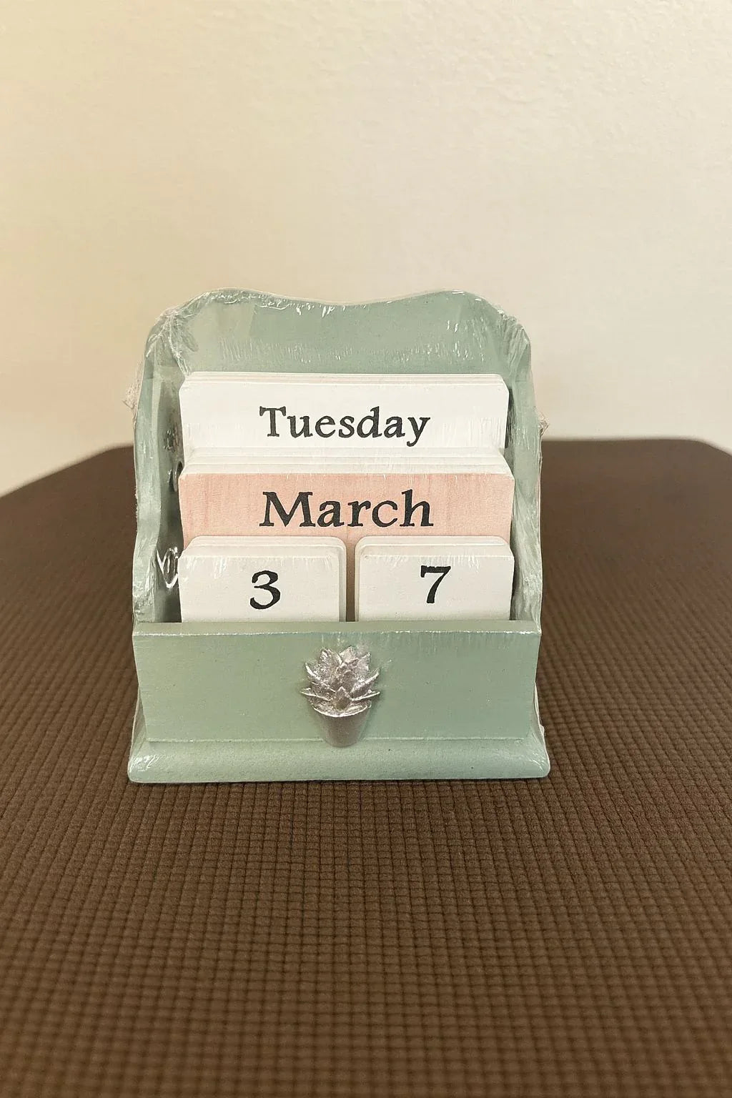 Wooden Desk Calendar – Reusable Vintage Style
