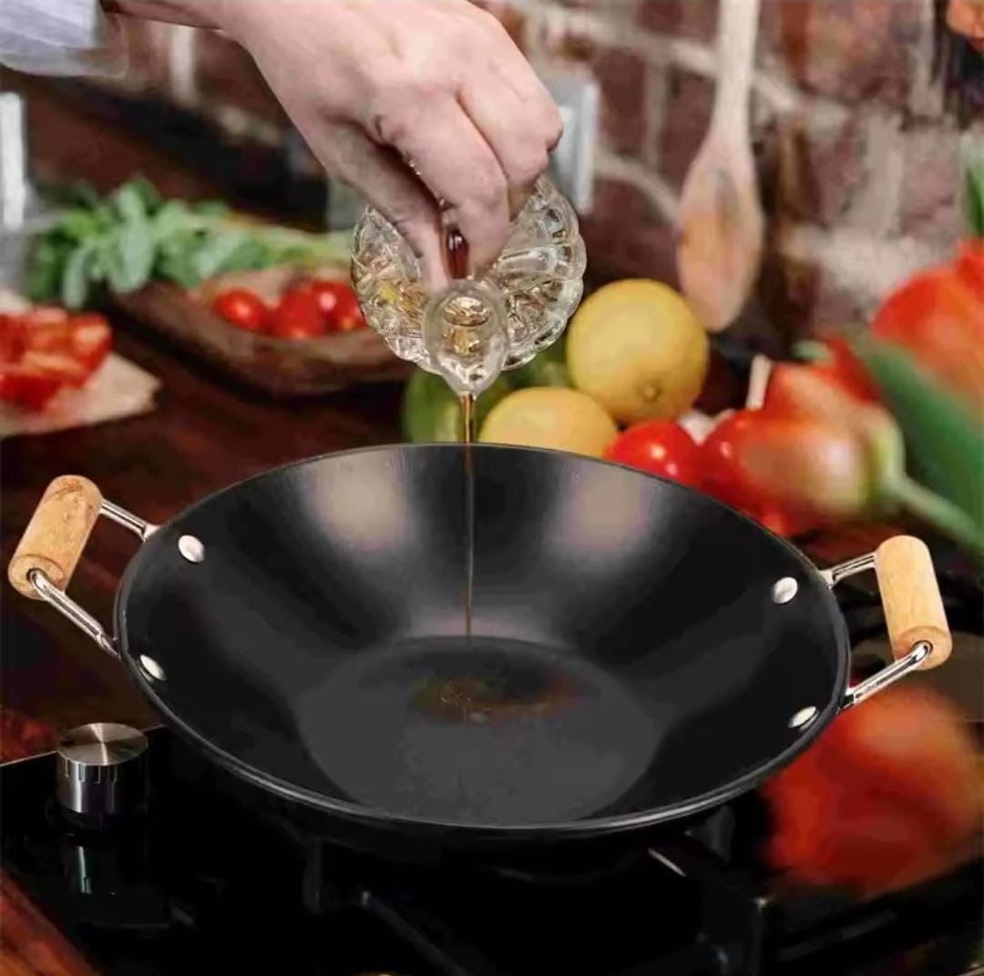 Iron Wok Dry Pot with Wooden Handle | Thick Pan