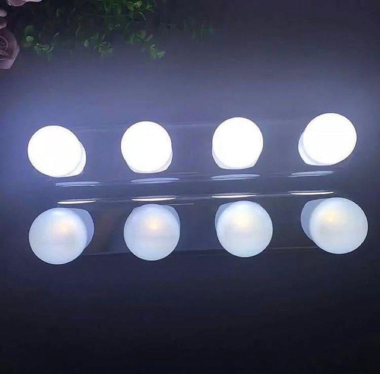 4 Bulb Makeup Mirror Light for Perfect Lighting