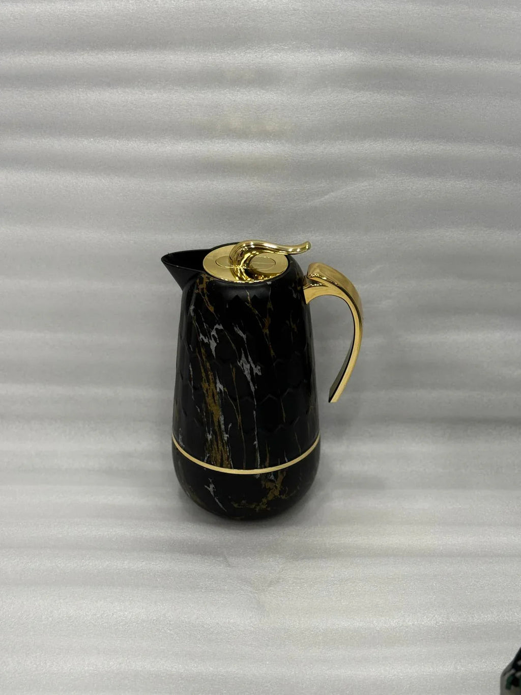 Luxury Black & Gold Thermos Flask – 1L Hot & Cold Vacuum Jug