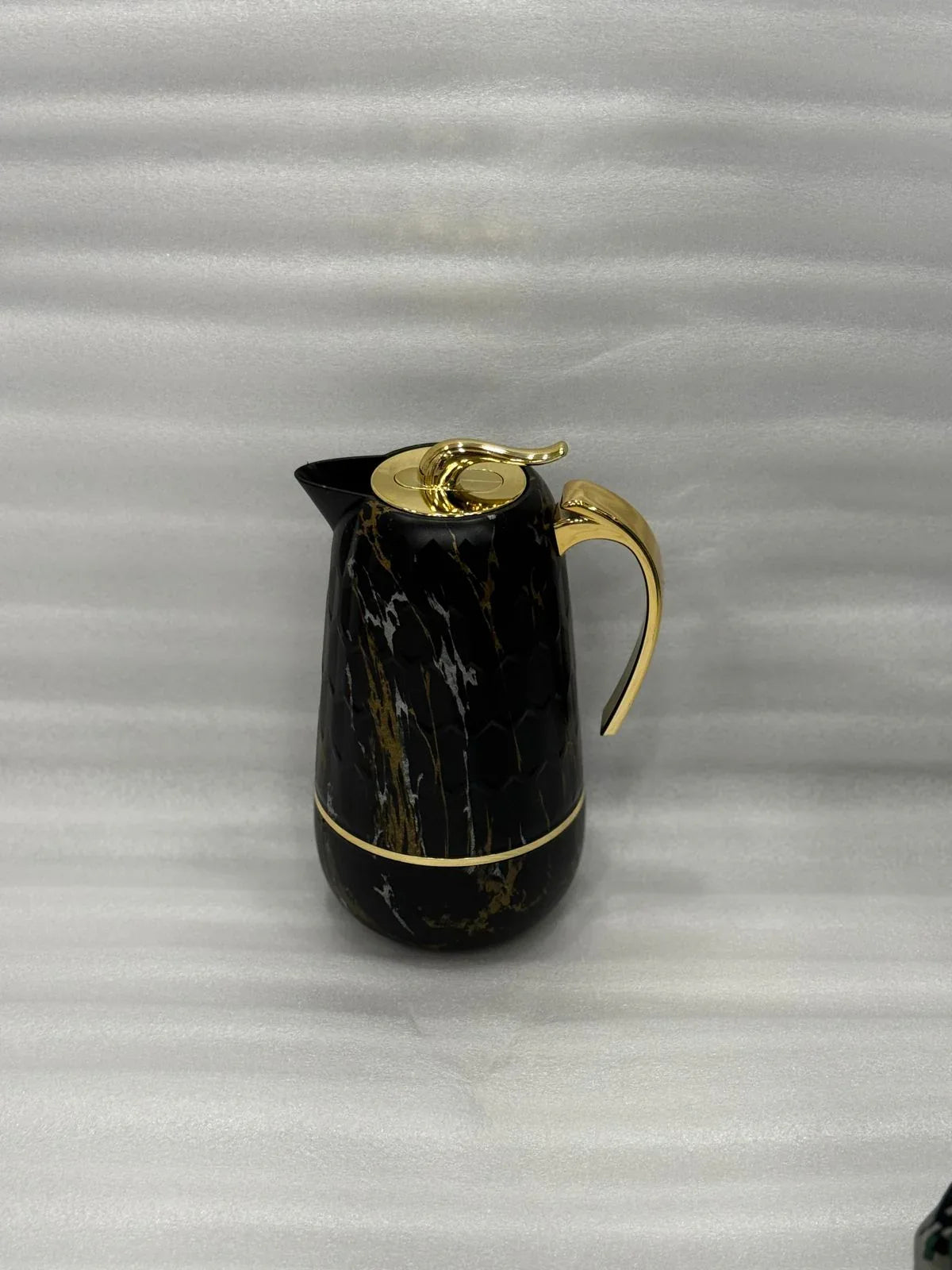 Luxury Black & Gold Thermos Flask – 1L Hot & Cold Vacuum Jug