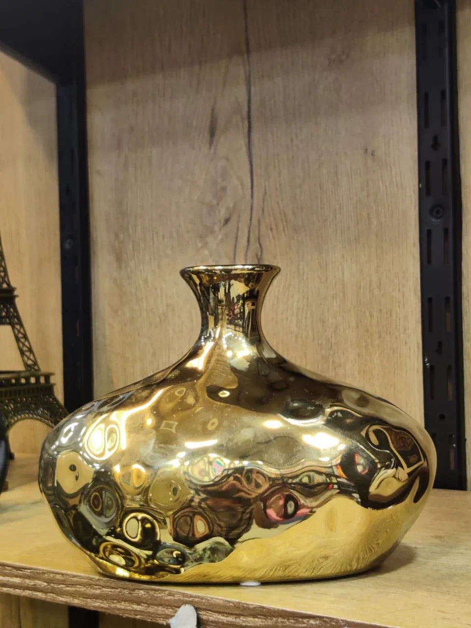 Luxury Golden Flower Vase – Elegant Home Décor