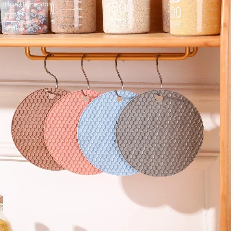Multifunctional Silicone Table Mat – Heat-Resistant & Anti-Slip (each)