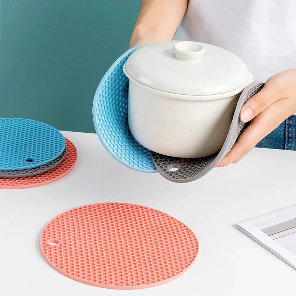 Multifunctional Silicone Table Mat – Heat-Resistant & Anti-Slip (each)