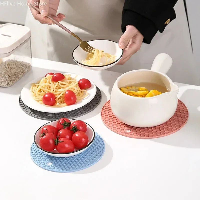Multifunctional Silicone Table Mat – Heat-Resistant & Anti-Slip (each)