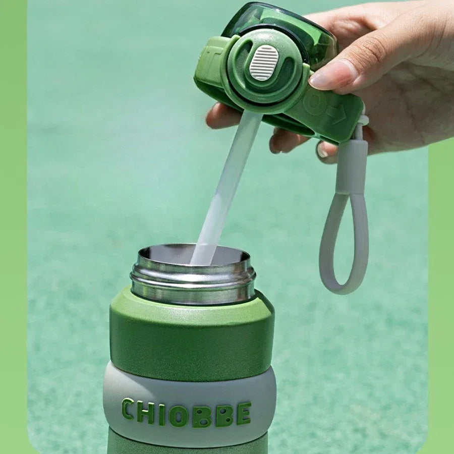 Large Capacity Stainless Steel Insulated Water Bottle 560ml (Random Color)