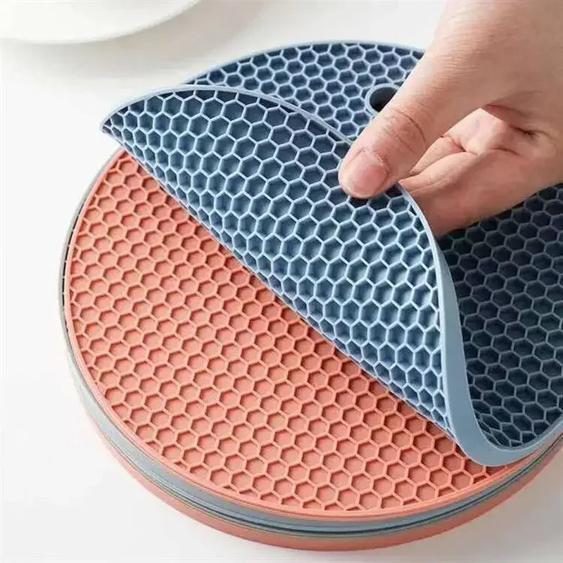 Multifunctional Silicone Table Mat – Heat-Resistant & Anti-Slip (each)