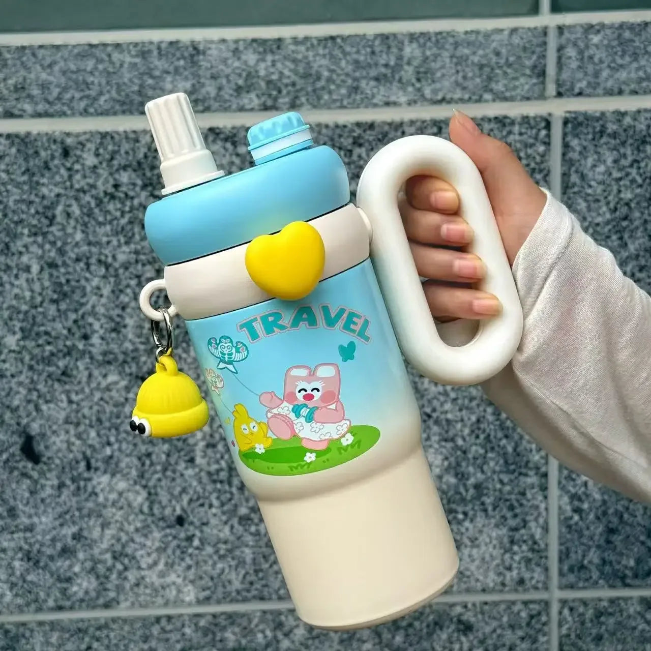 Large Cartoon Straw Cup – Insulated Water Bottle (Random Color)