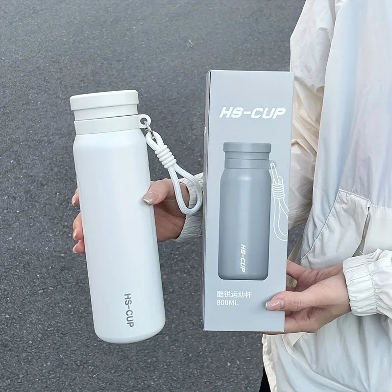 800ml Insulated Water Bottle with Tea Strainer (Random color)
