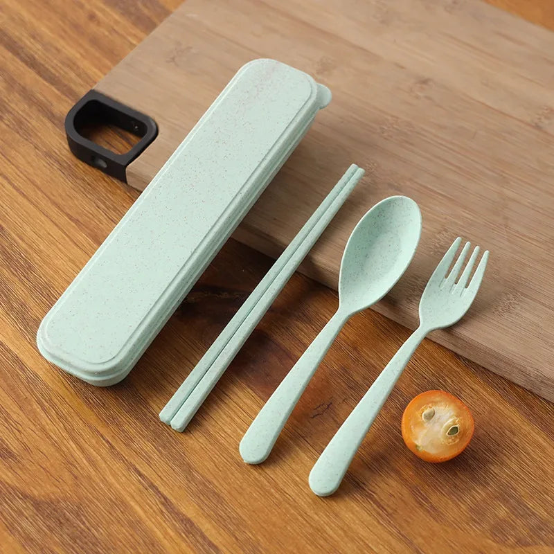 3pcs Portable Tableware Set – Spoon, Fork & Chopsticks (Random Color)