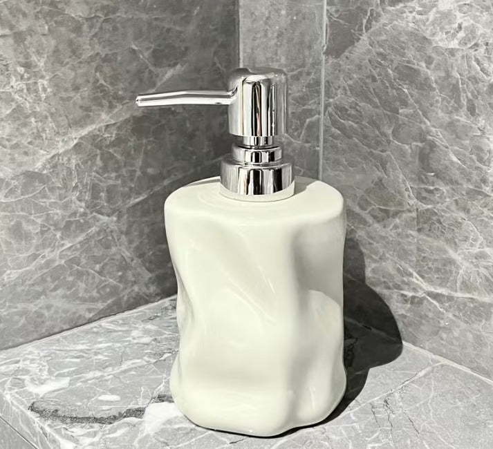 Luxury Twisted Design Soap Dispenser – Sculptural Resin Liquid Pump