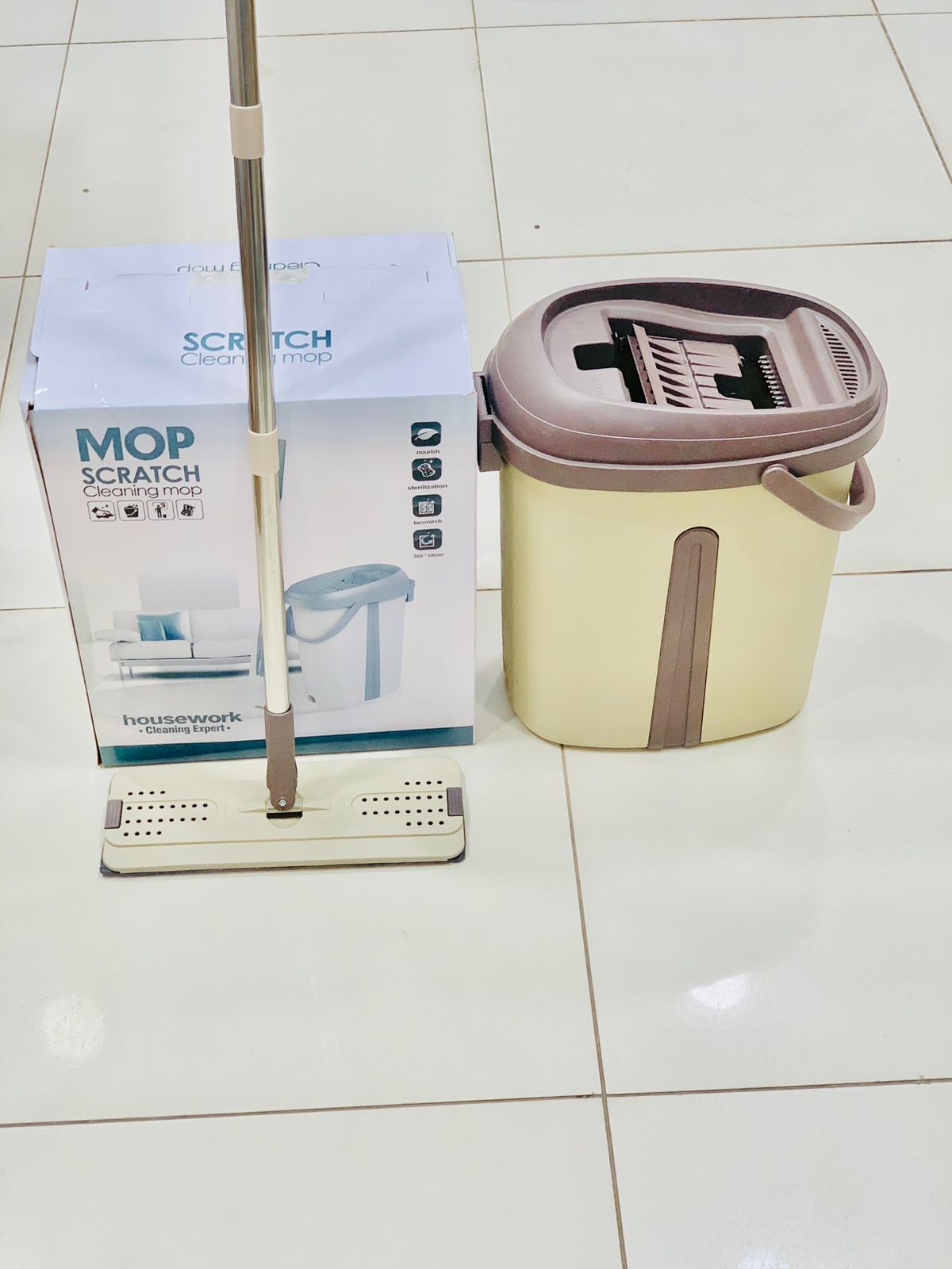 Flat Scratch Mop Large with Hands-Free Squeeze