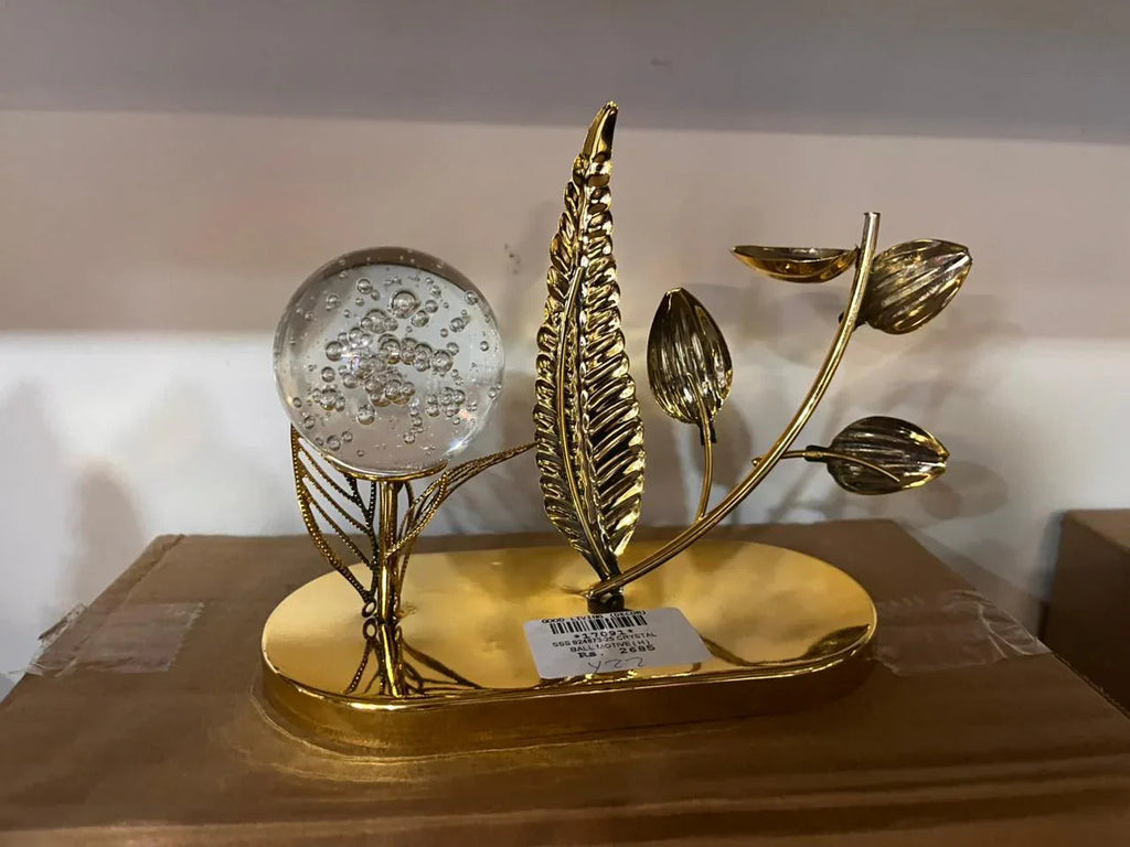 Gold Leaf & Crystal Ball Table Decor – Elegant Accent