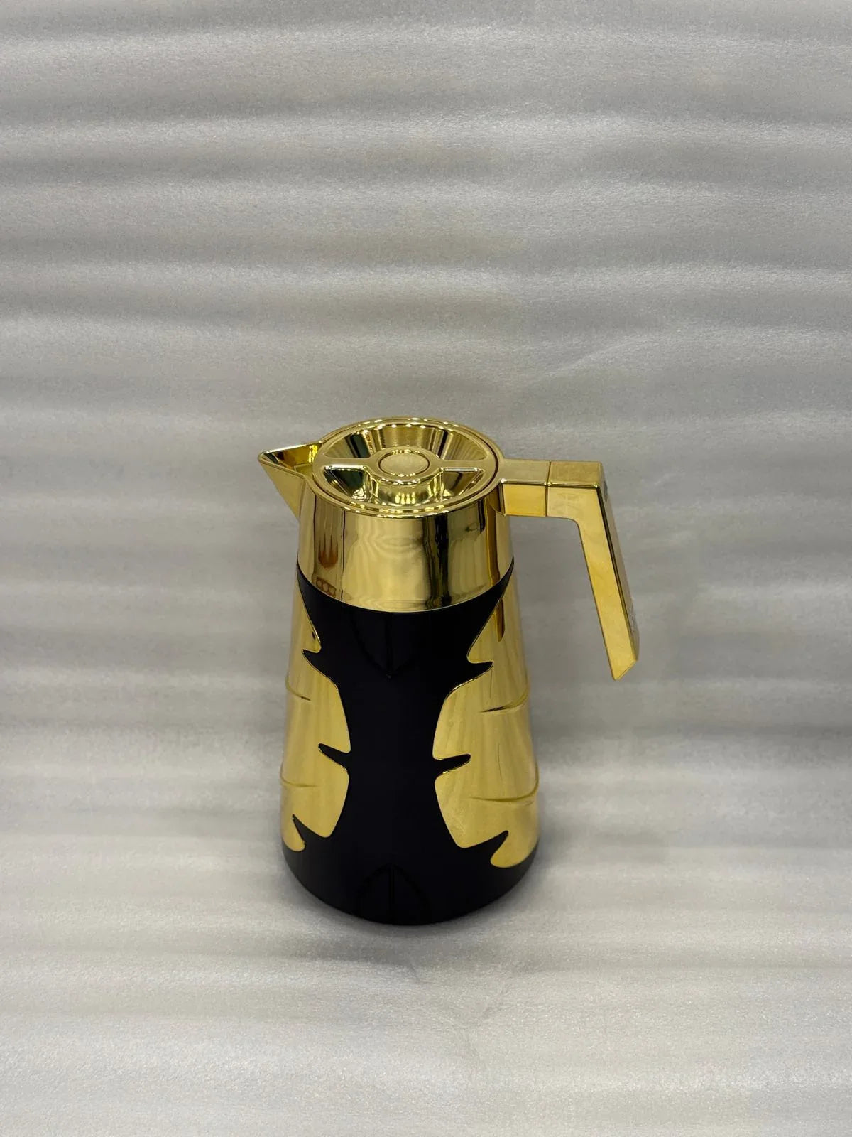 Luxury Black & Gold Vacuum Flask – 1 Liter Insulated Thermos