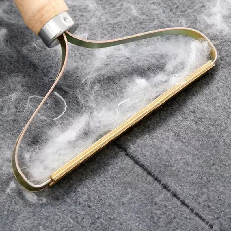 Manual Lint Remover for Clothes with Wood Handle